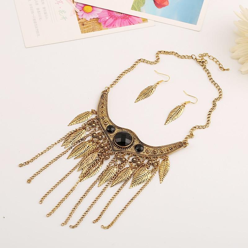 Halskette und Blatt-Ohrhänger im böhmischen Ethno-Stil