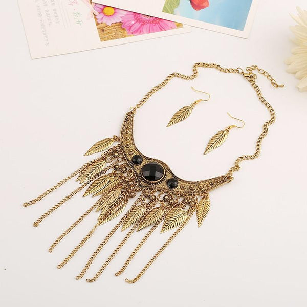 Halskette und Blatt-Ohrhänger im böhmischen Ethno-Stil