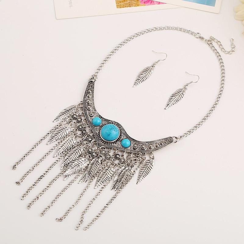 Halskette und Blatt-Ohrhänger im böhmischen Ethno-Stil