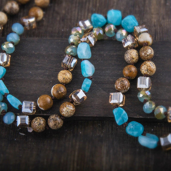 Boho-inspirierte Tribal-Halskette mit Ochsenhornperlen