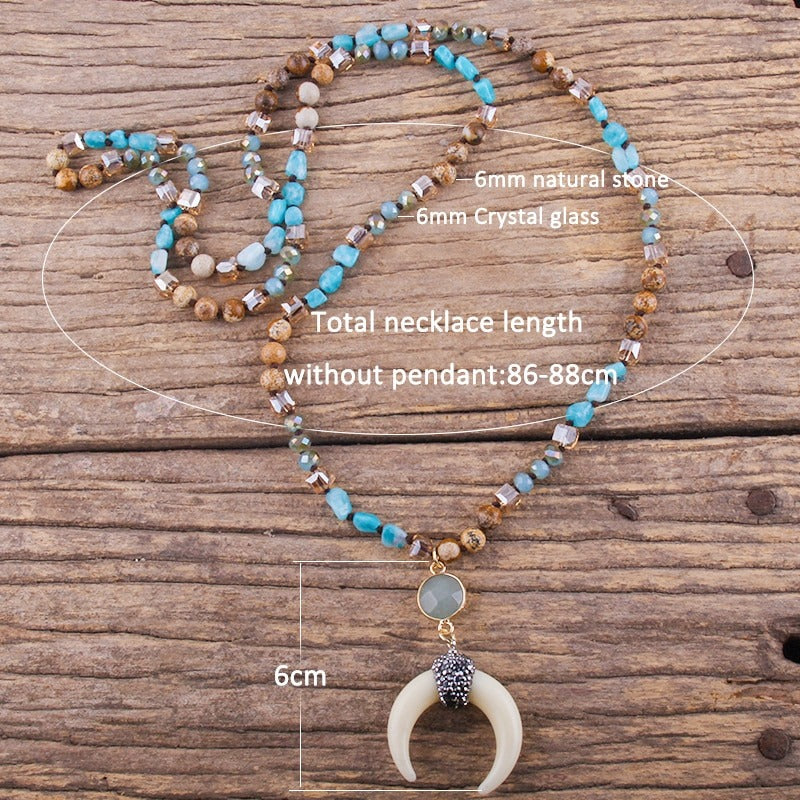 Boho-inspirierte Tribal-Halskette mit Ochsenhornperlen