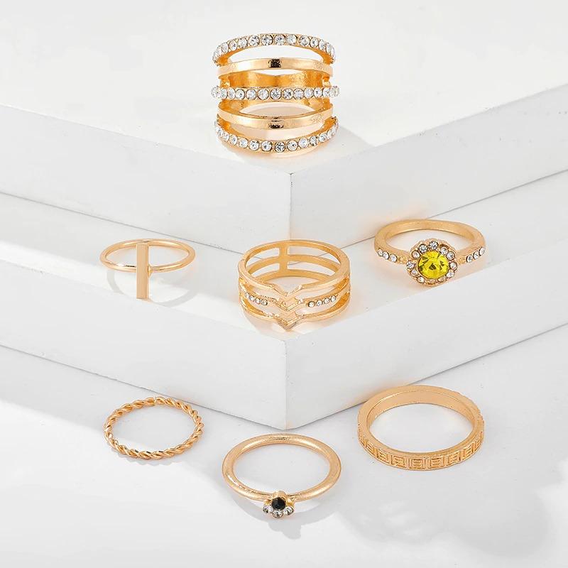 Set mit mehreren geometrischen Ringen im Bohemian-Stil