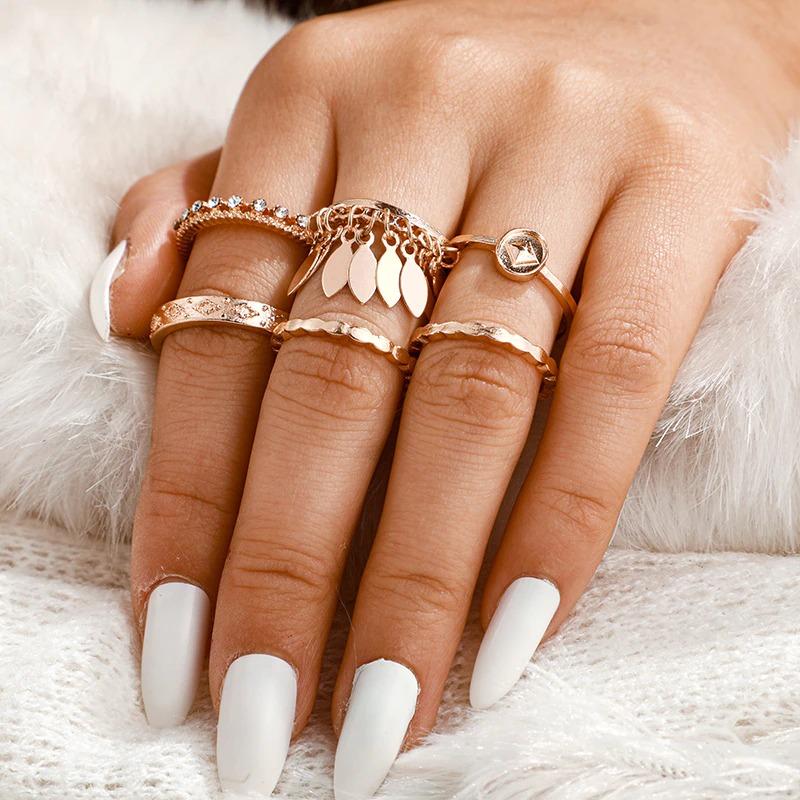 Set mit mehreren geometrischen Ringen im Bohemian-Stil