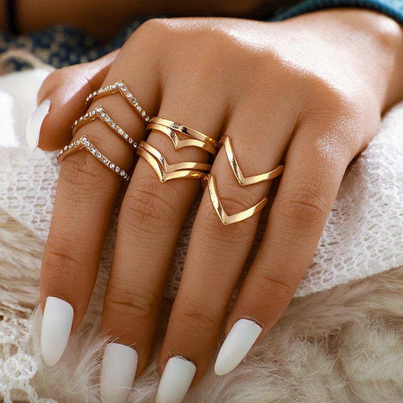 Set mit mehreren geometrischen Ringen im Bohemian-Stil