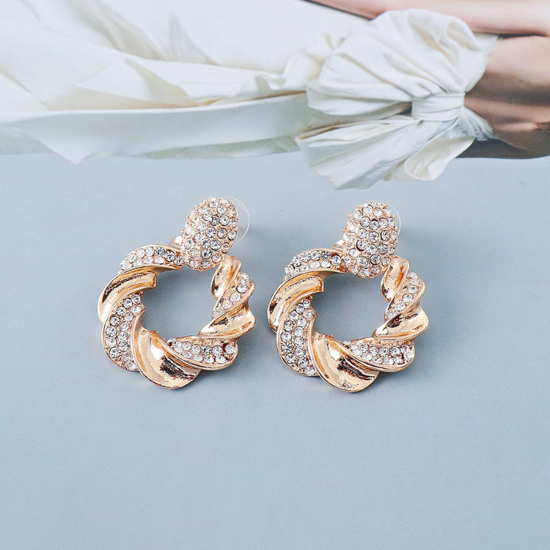 Ohrringe im Vintage-Stil mit Perlen und Strasssteinen im Bohemian-Stil