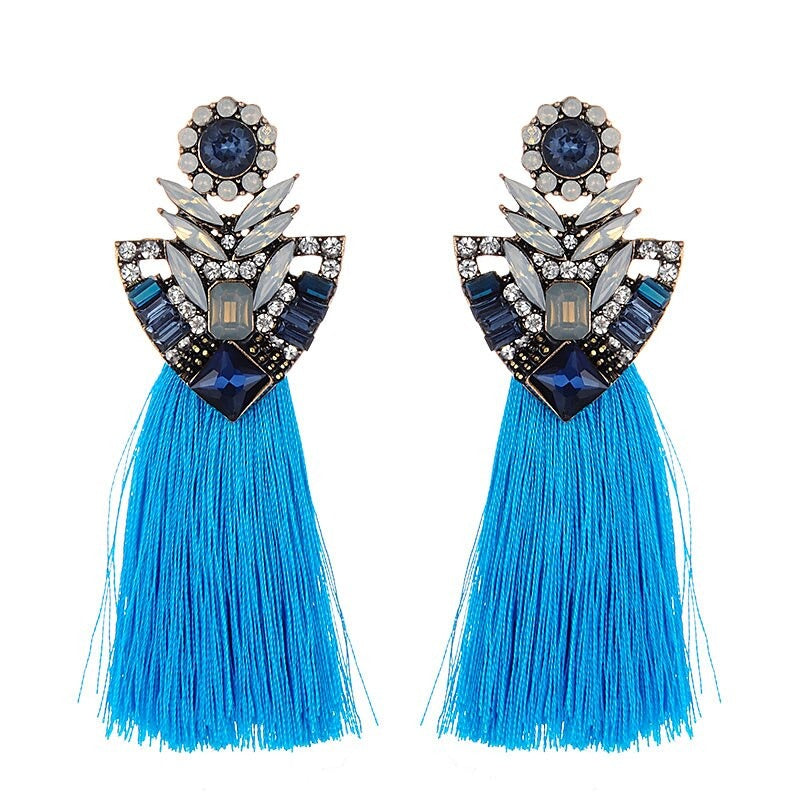 Boho-Chic-Blumen-Strass mit leuchtenden langen Quasten-Ohrsteckern