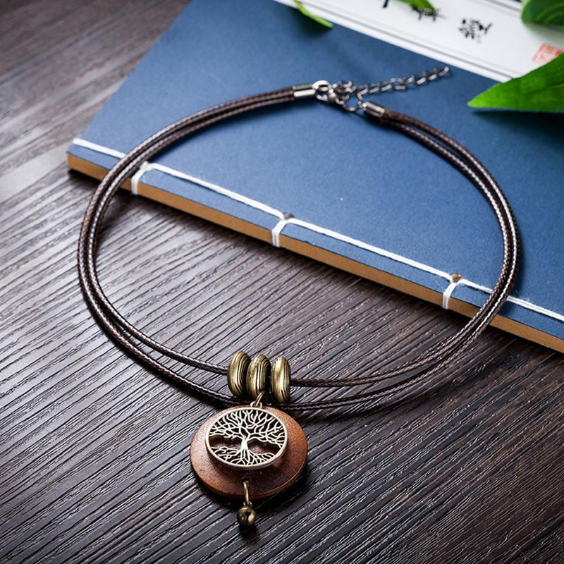 Boho Statement-Halskette aus Holz mit Lebensbaum