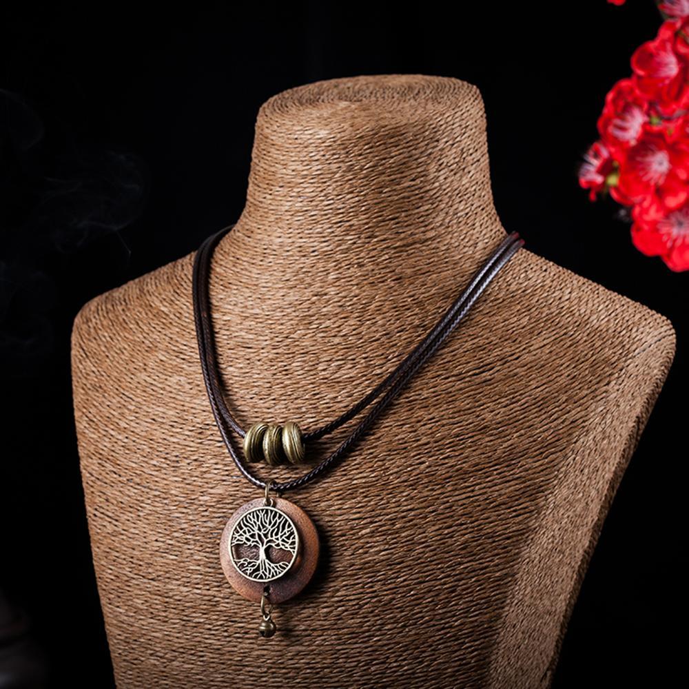 Boho Statement-Halskette aus Holz mit Lebensbaum