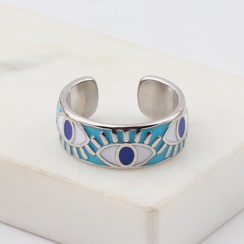 Leuchtend bunte Emaille-Ringe mit eingraviertem „Lucky Eyes“-Motiv