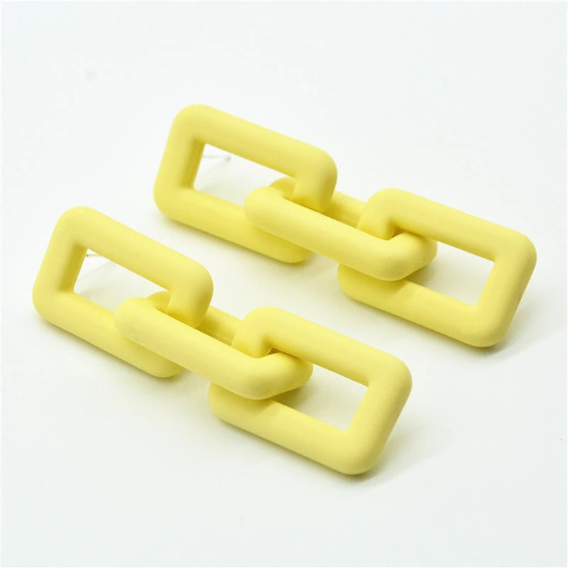 Helle, einfarbige Acryl-Ketten-Ohrhänger