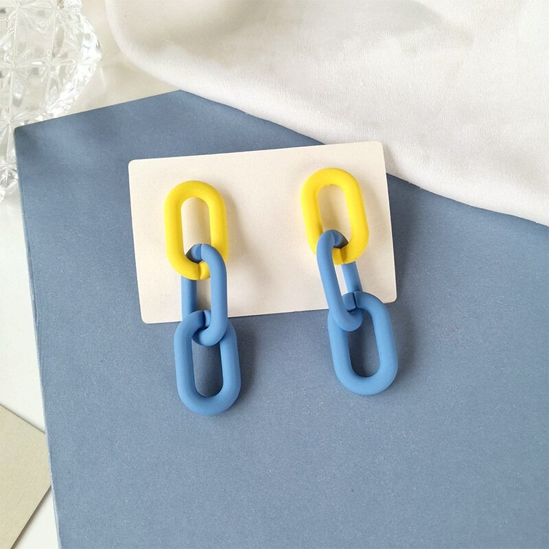 Helle, einfarbige Acryl-Ketten-Ohrhänger