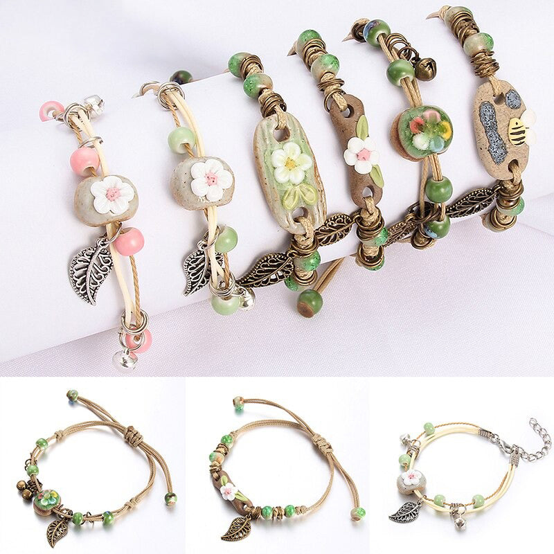 Bunte handgefertigte Perlenarmbänder mit Blumenblatt-Charm