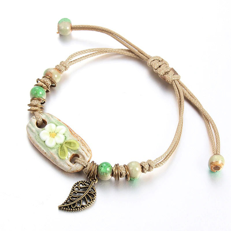 Bunte handgefertigte Perlenarmbänder mit Blumenblatt-Charm