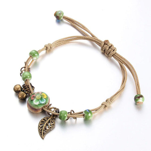 Bunte handgefertigte Perlenarmbänder mit Blumenblatt-Charm