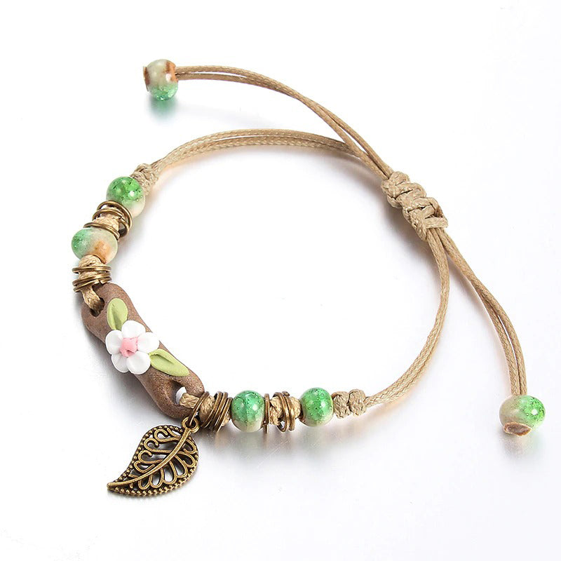 Bunte handgefertigte Perlenarmbänder mit Blumenblatt-Charm