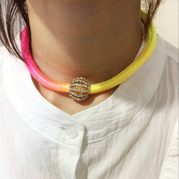 Bunte Seilkette mit Strass-Kugelanhänger-Choker-Halsketten
