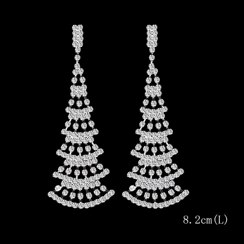 Kollektion brillanter, mit Strasssteinen verzierter, langer Tropfenohrringe mit Quaste