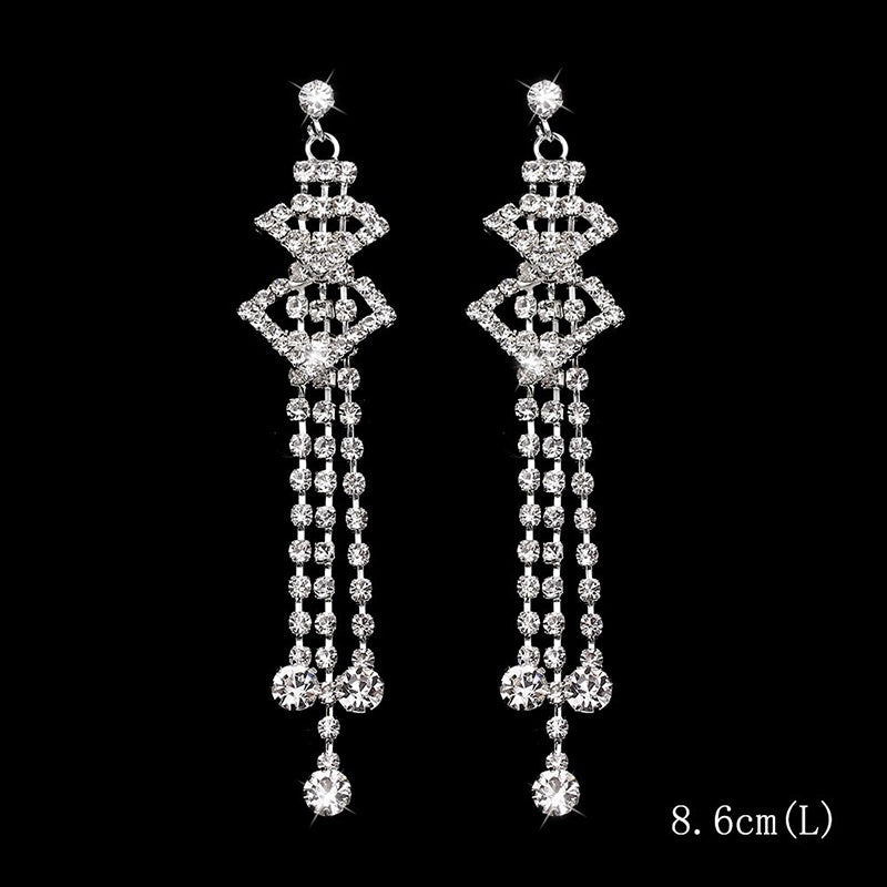 Kollektion brillanter, mit Strasssteinen verzierter, langer Tropfenohrringe mit Quaste