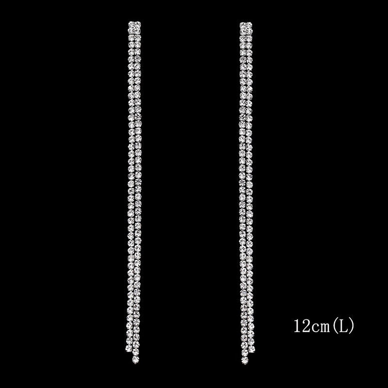 Kollektion brillanter, mit Strasssteinen verzierter, langer Tropfenohrringe mit Quaste