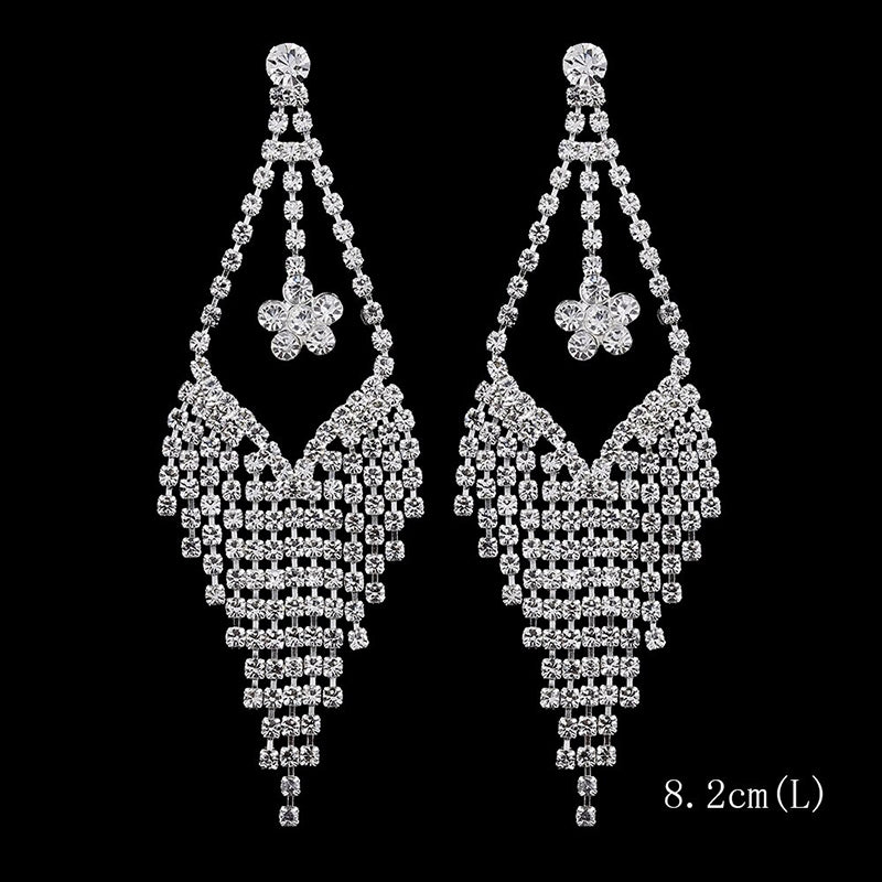 Kollektion brillanter, mit Strasssteinen verzierter, langer Tropfenohrringe mit Quaste