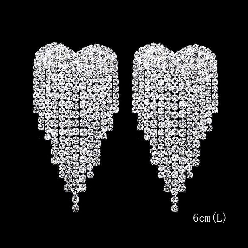 Kollektion brillanter, mit Strasssteinen verzierter, langer Tropfenohrringe mit Quaste