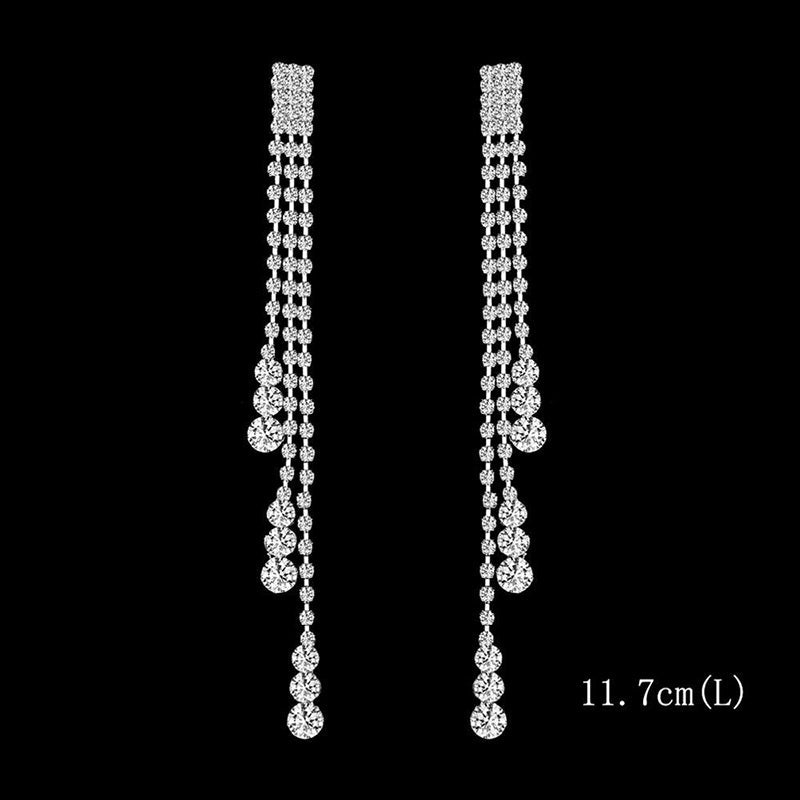 Kollektion brillanter, mit Strasssteinen verzierter, langer Tropfenohrringe mit Quaste