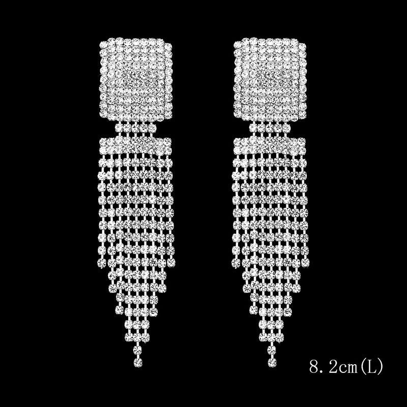 Kollektion brillanter, mit Strasssteinen verzierter, langer Tropfenohrringe mit Quaste