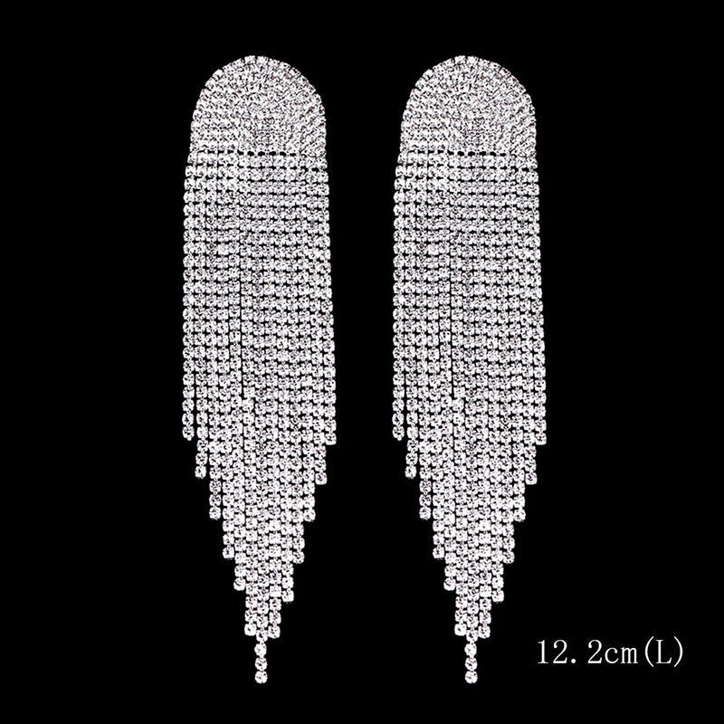 Kollektion brillanter, mit Strasssteinen verzierter, langer Tropfenohrringe mit Quaste