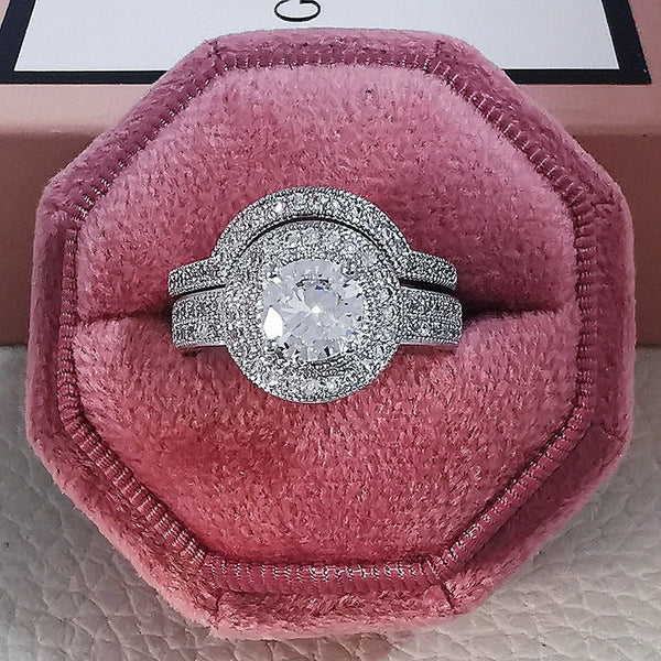 Brillantes Set aus mit Zirkonia besetzten Ringen