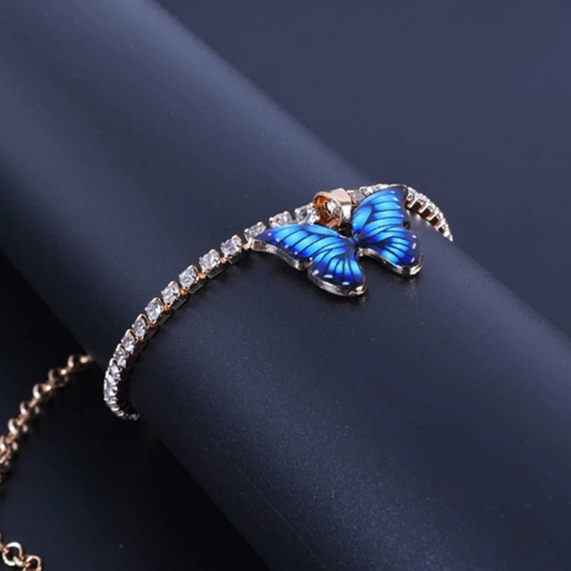 Fußkettchen mit Schmetterlings-Charm und Tenniskette aus buntem Strass