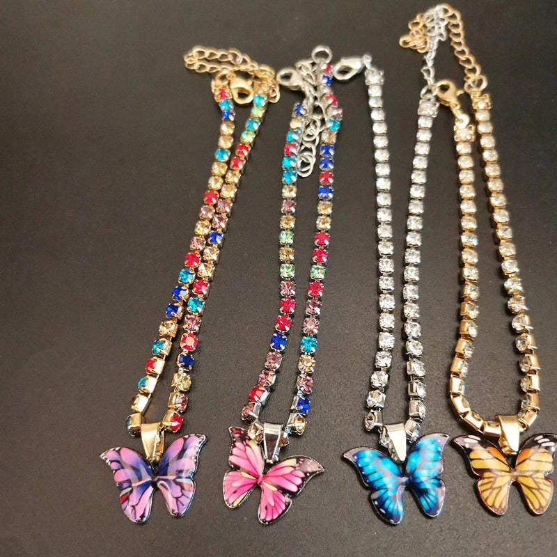 Fußkettchen mit Schmetterlings-Charm und Tenniskette aus buntem Strass