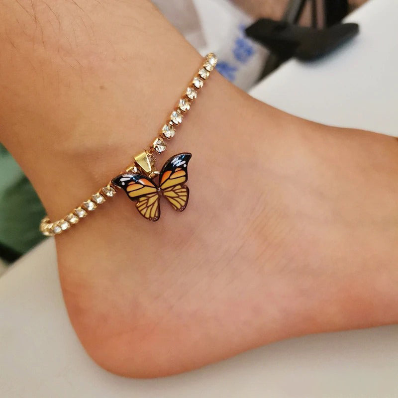 Fußkettchen mit Schmetterlings-Charm und Tenniskette aus buntem Strass