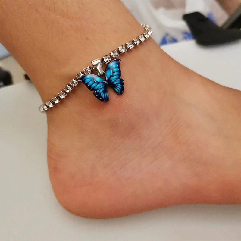 Fußkettchen mit Schmetterlings-Charm und Tenniskette aus buntem Strass