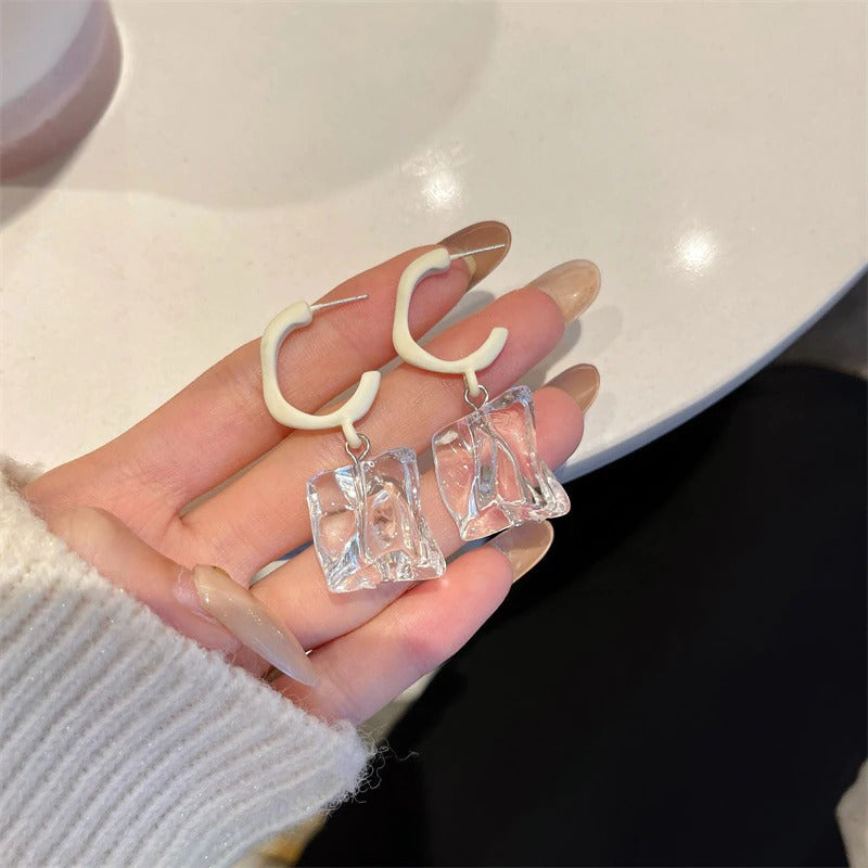 Glasähnliche Statement-Ohrringe aus Acryl