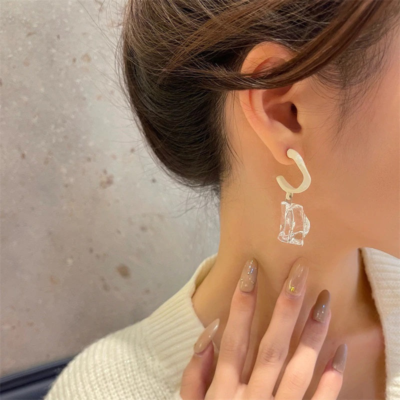 Glasähnliche Statement-Ohrringe aus Acryl