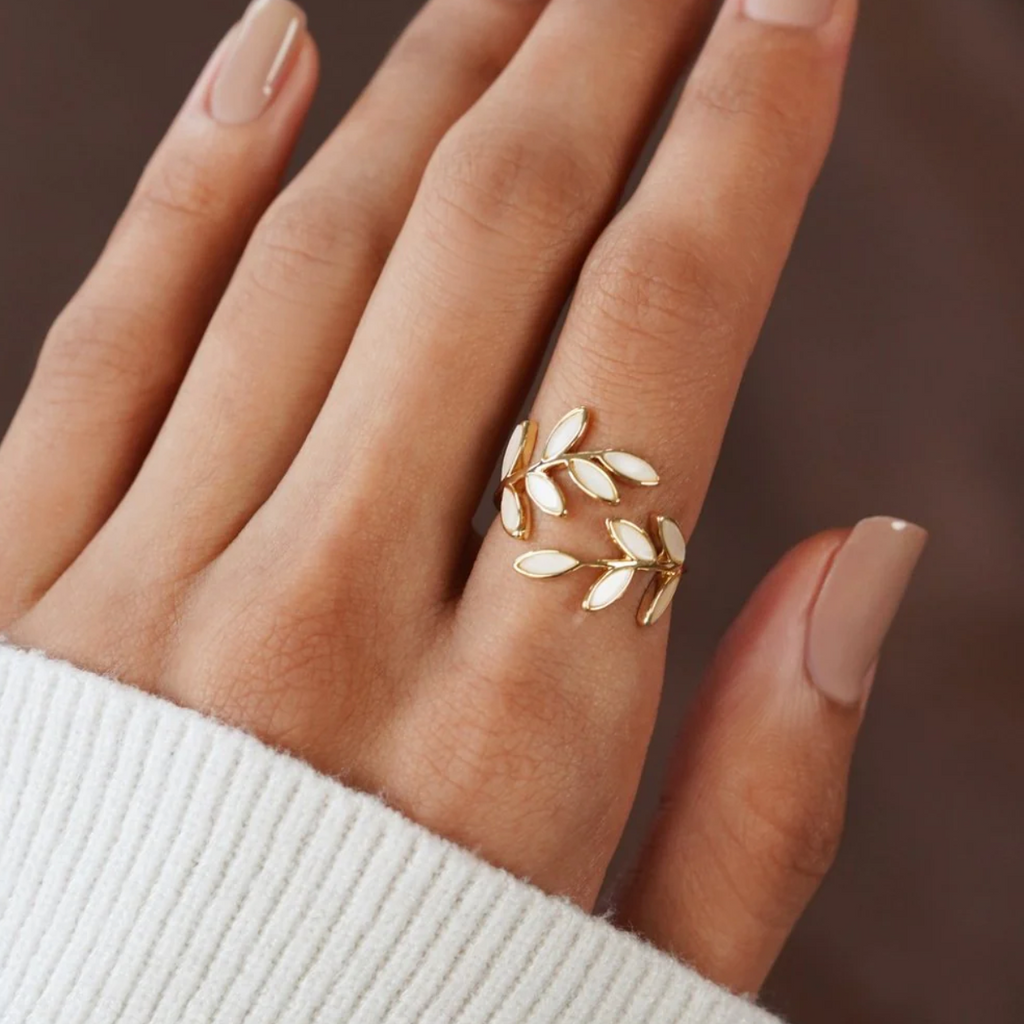 Goldring Weiße Blätter