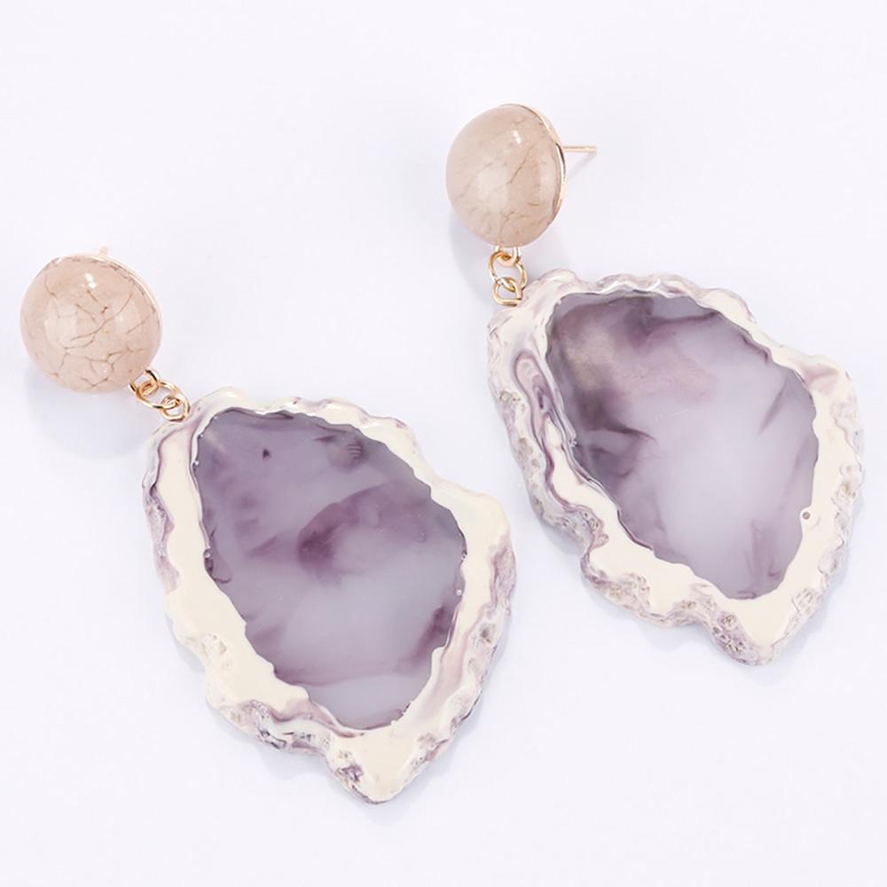 Charismatische lange Tropfenohrringe aus Kunstharz