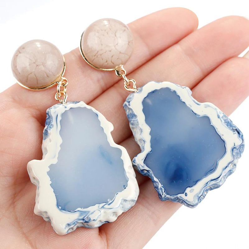 Charismatische lange Tropfenohrringe aus Kunstharz