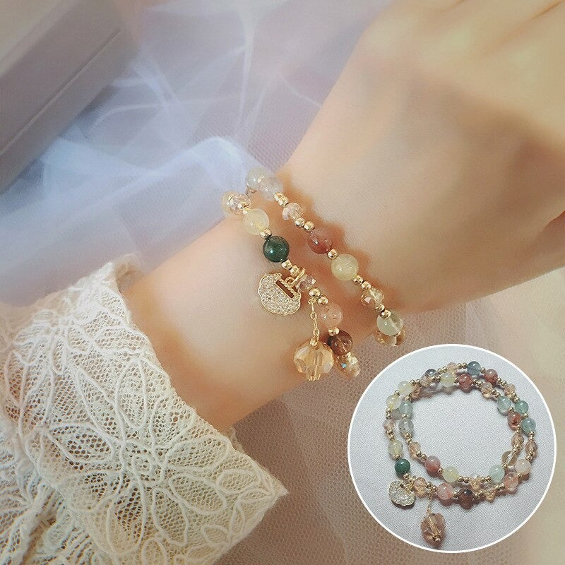 Charmante Wickelarmbänder mit Perlenanhängern aus Naturstein