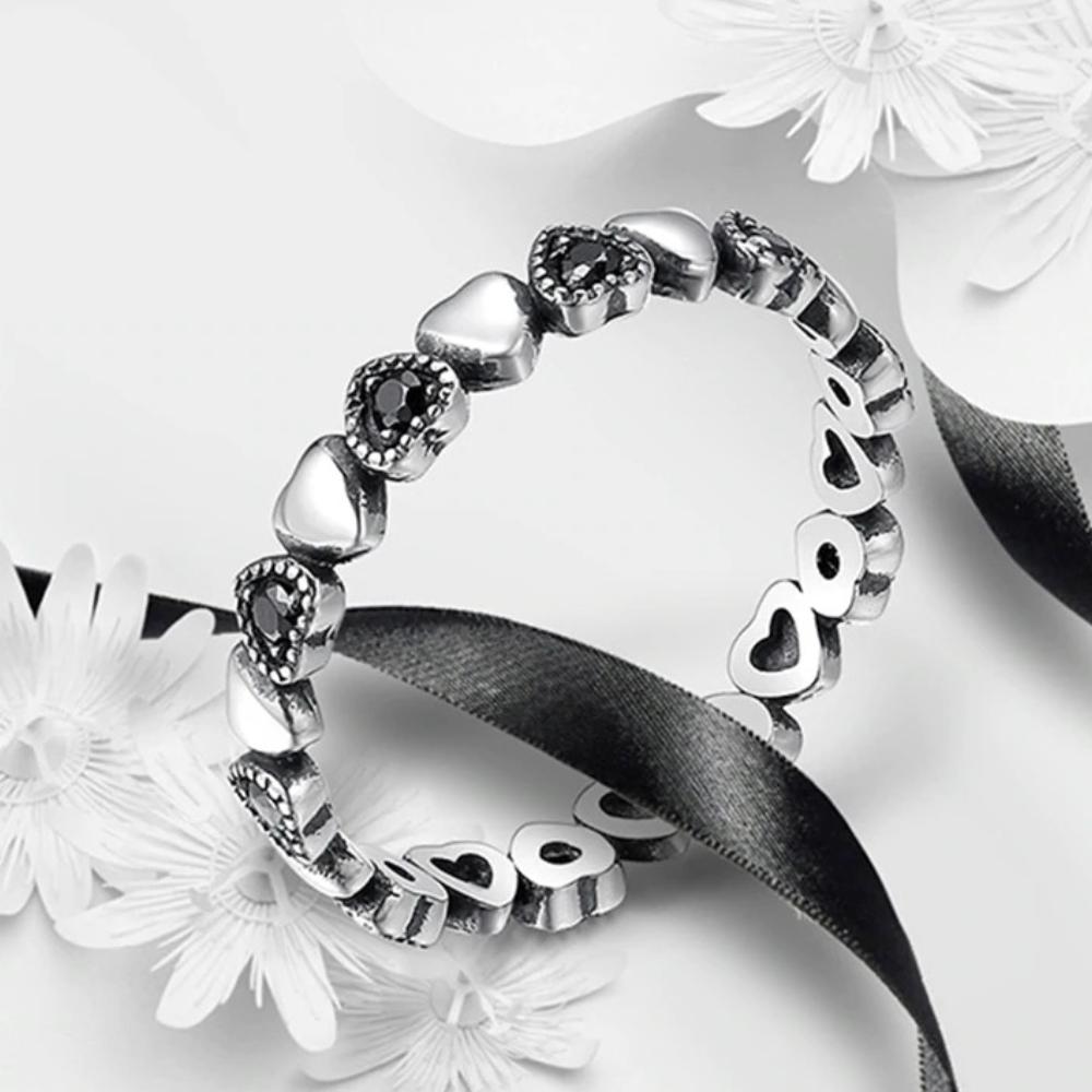 Charmante, schlichte Stapelringe aus Sterlingsilber