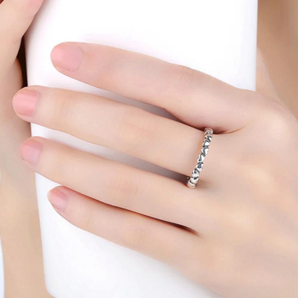 Charmante, schlichte Stapelringe aus Sterlingsilber