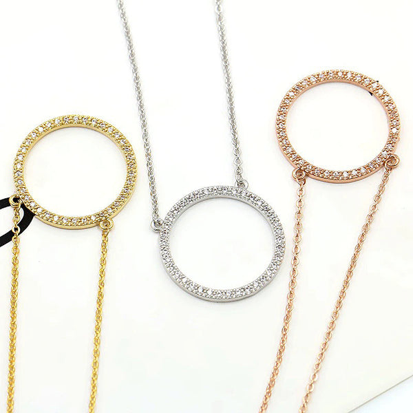 Schickes Schmuckset mit Ohrringen und Halsketten mit offenem Kreis und Zirkonia