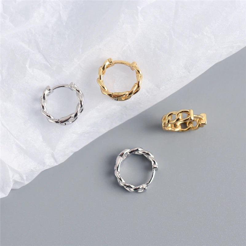 Schicke Ohrstecker im Street-Style mit Ohrläppchen und Manschette