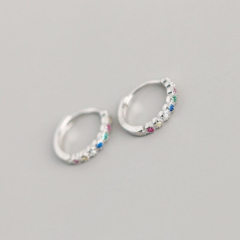 Schicke Ohrstecker im Street-Style mit Ohrläppchen und Manschette