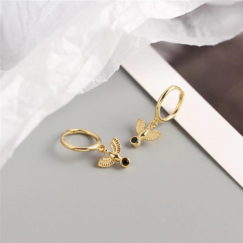 Schicke Ohrstecker im Street-Style mit Ohrläppchen und Manschette