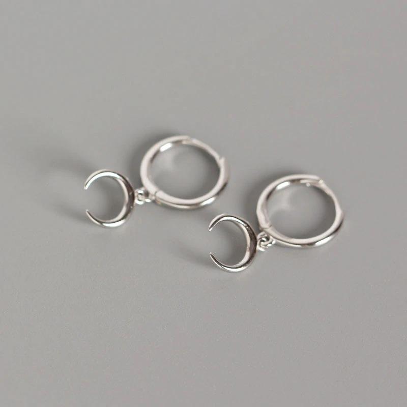 Schicke Ohrstecker im Street-Style mit Ohrläppchen und Manschette