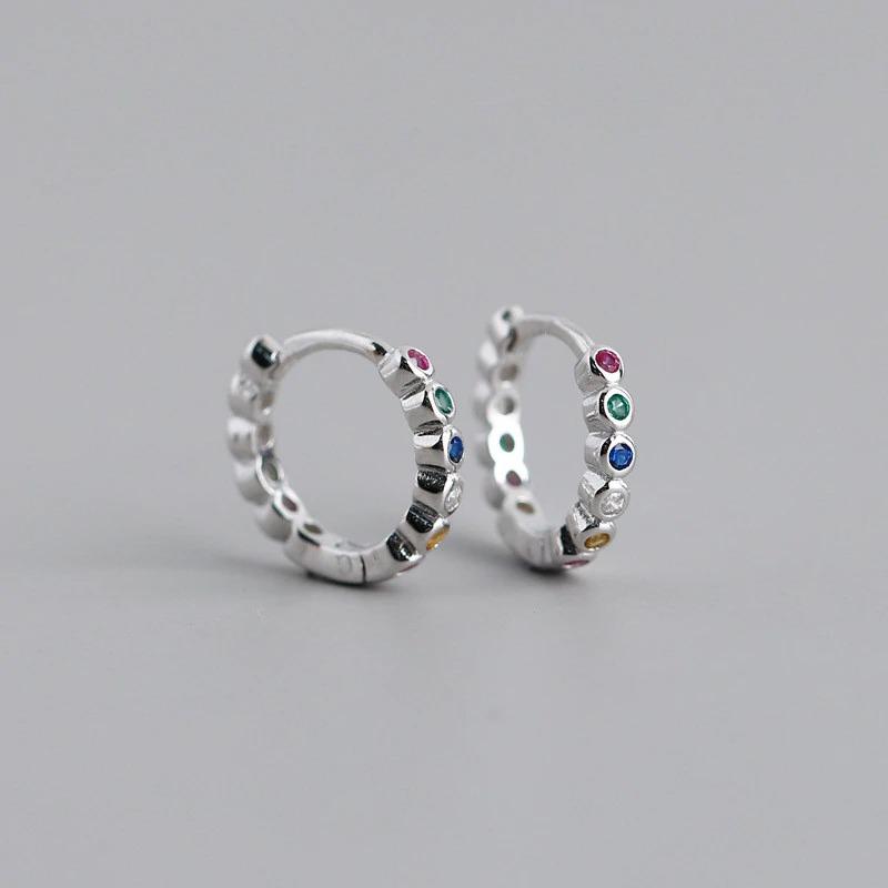 Schicke Ohrstecker im Street-Style mit Ohrläppchen und Manschette