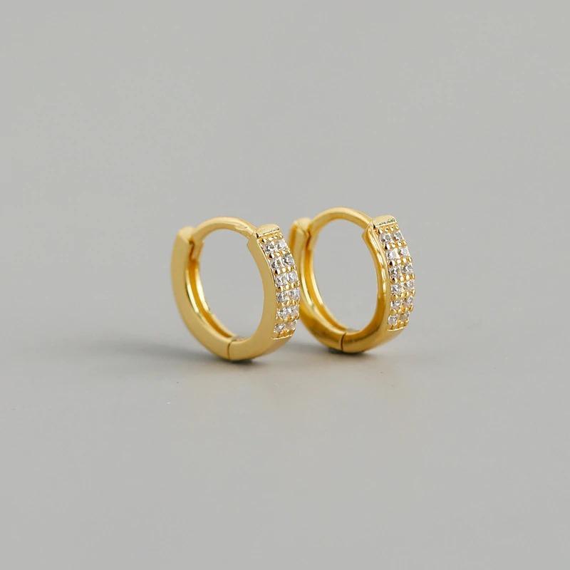 Schicke Ohrstecker im Street-Style mit Ohrläppchen und Manschette