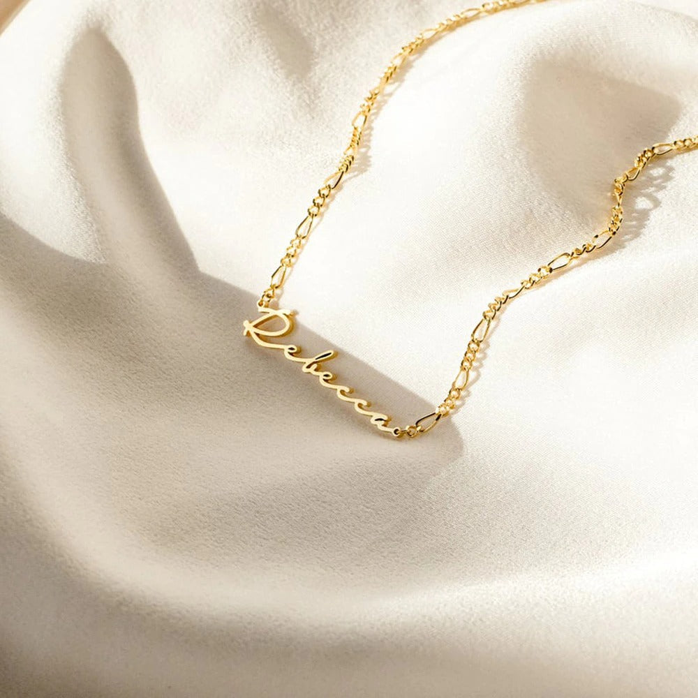 Schicke und charmante personalisierte Halskette mit Namensanhänger