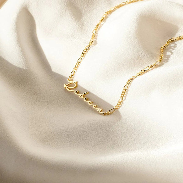 Schicke und charmante personalisierte Halskette mit Namensanhänger